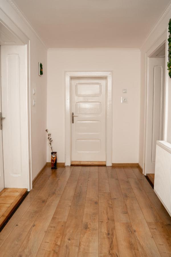 Apartament Panoramic La Casa In Comuna เรอชินาริ ภายนอก รูปภาพ
