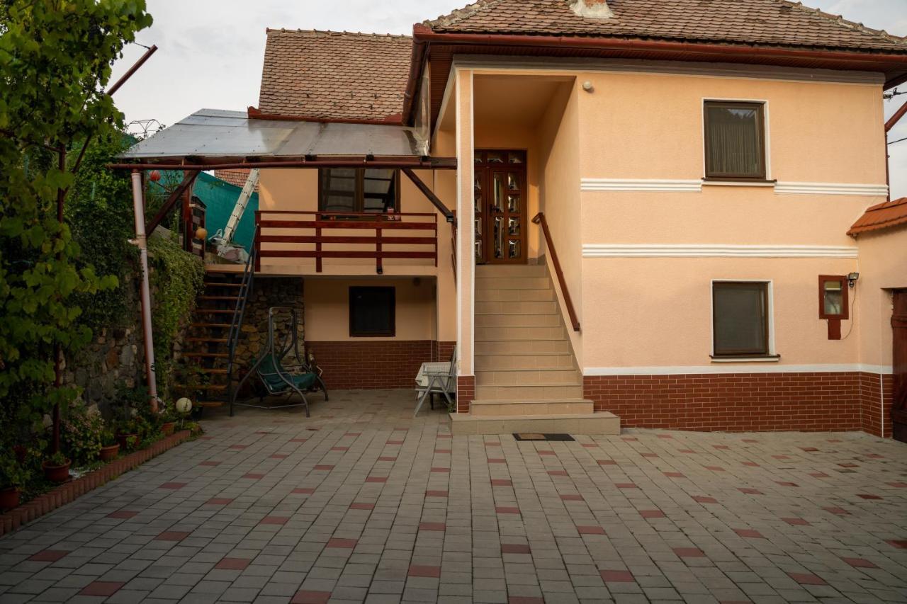 Apartament Panoramic La Casa In Comuna เรอชินาริ ภายนอก รูปภาพ